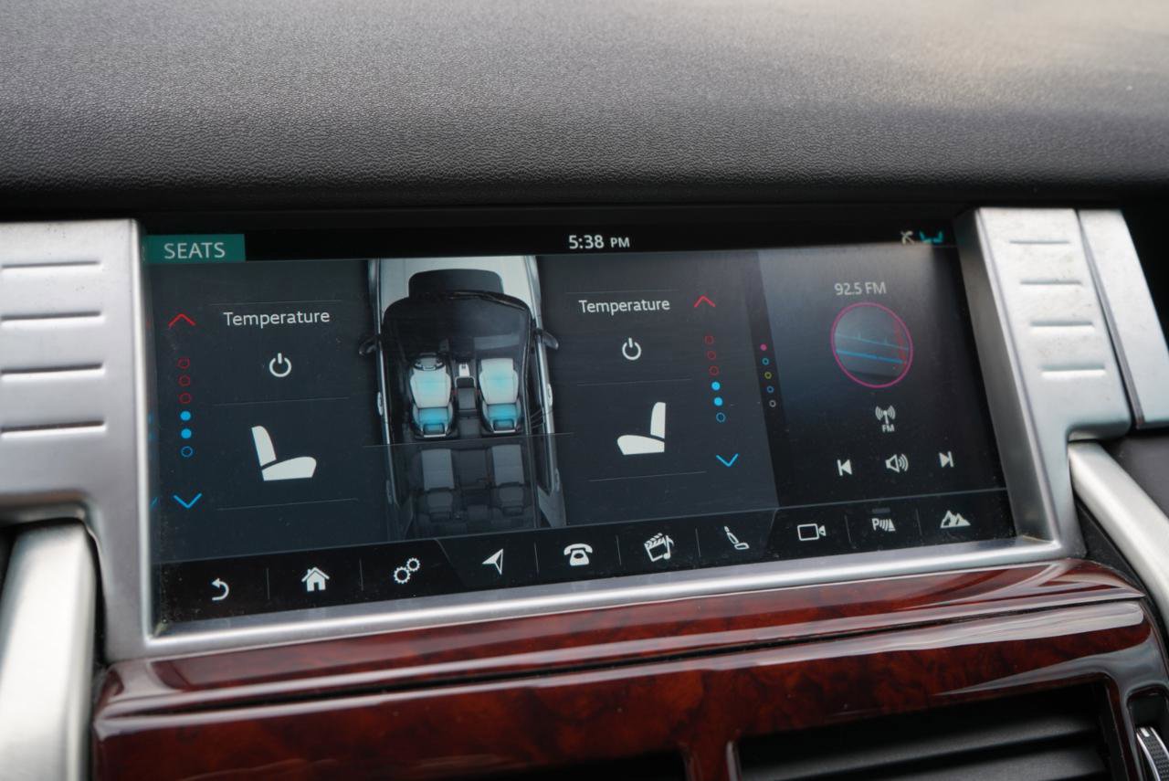 Used 2017 Land Rover Discovery Sport HSE Luxury image 35