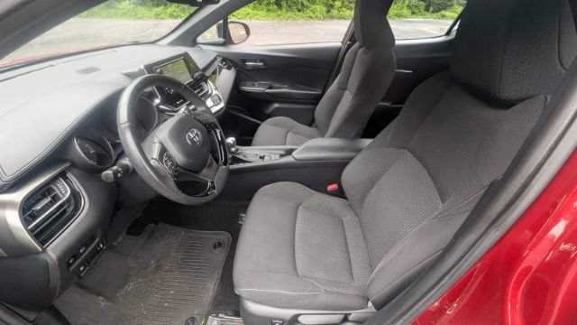 Used 2018 Toyota C-HR XLE FWD image 16