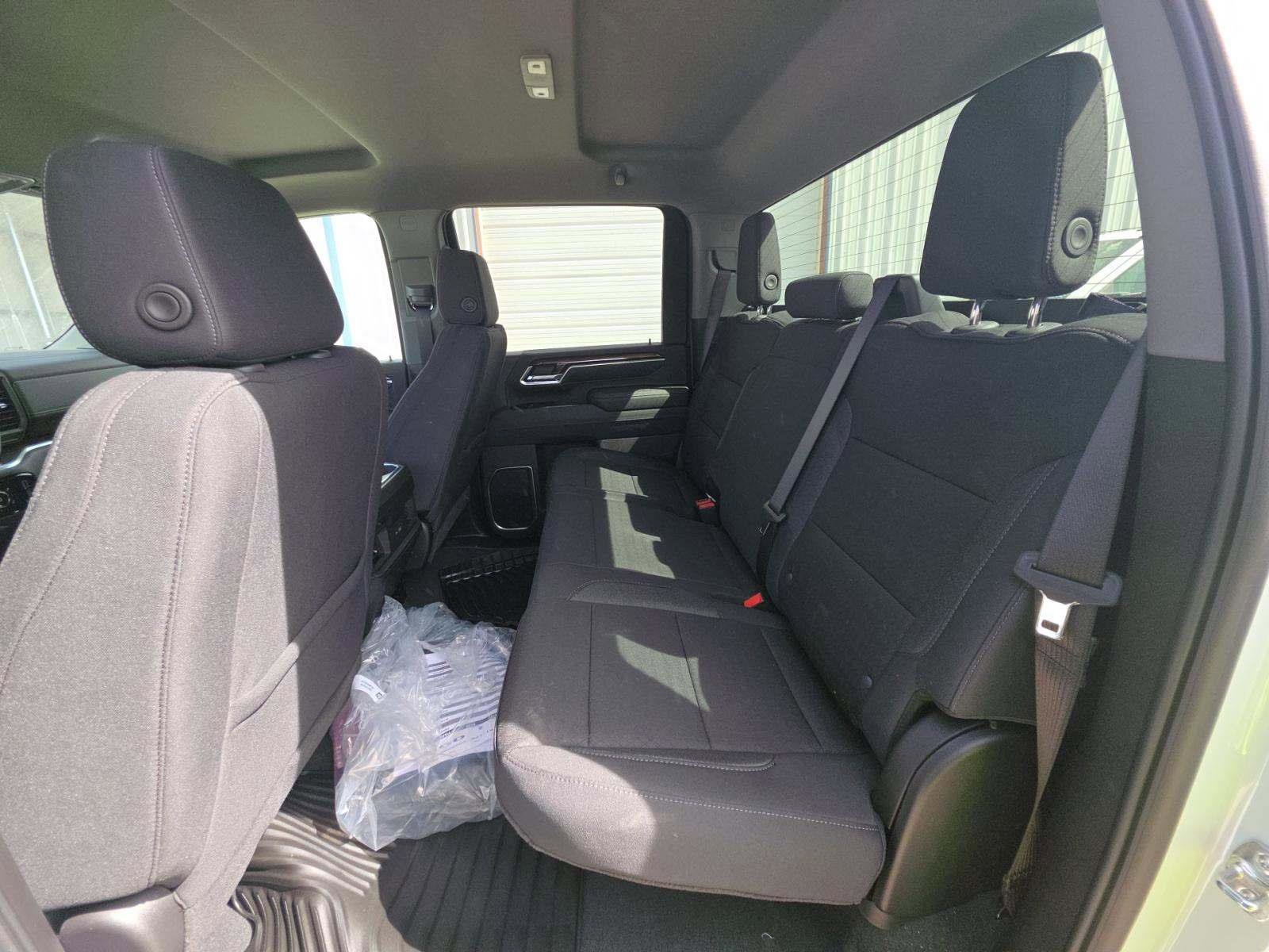 Used 2025 Chevrolet Silverado 2500 LT w/ Convenience Package image 8