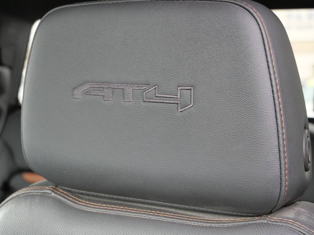 Used 2025 GMC Sierra 2500 AT4 image 38