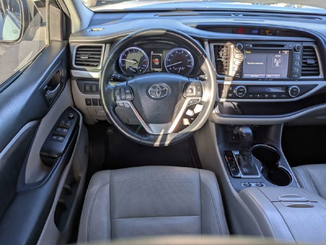 Used 2018 Toyota Highlander Limited FWD image 17