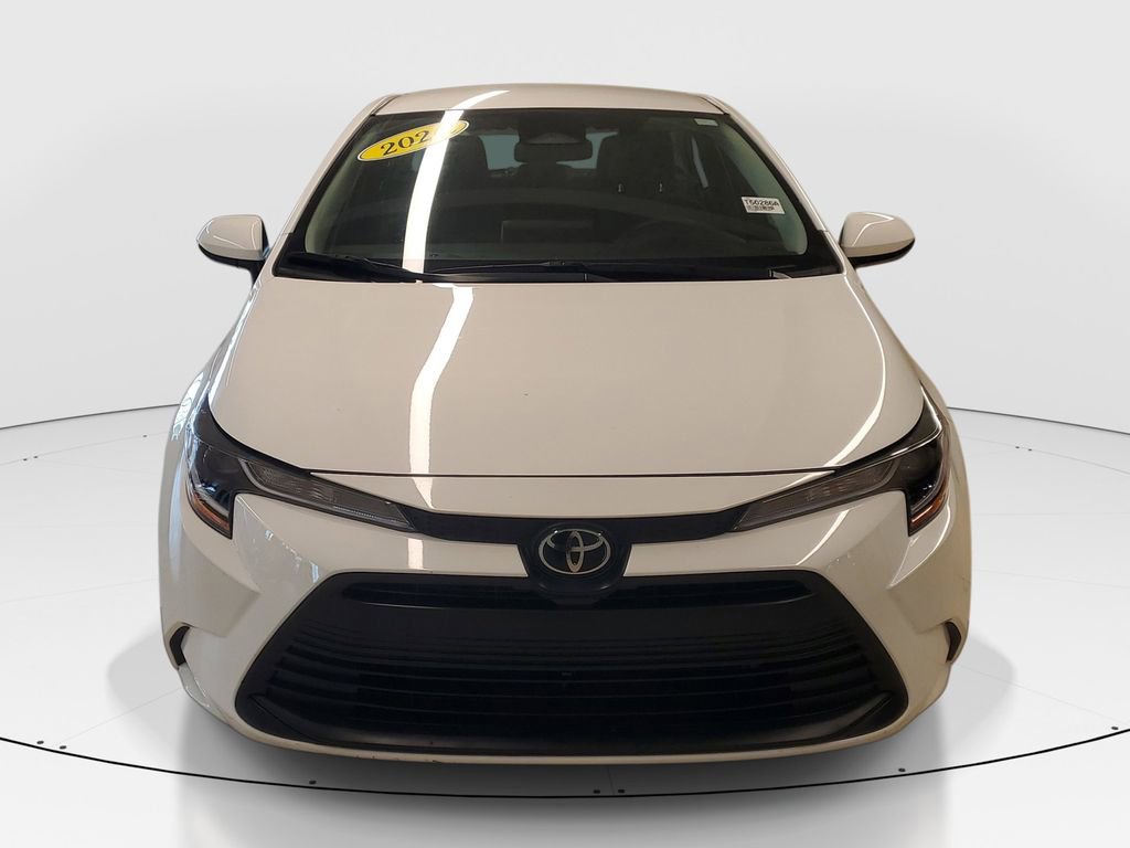 Used 2024 Toyota Corolla LE FWD image 2