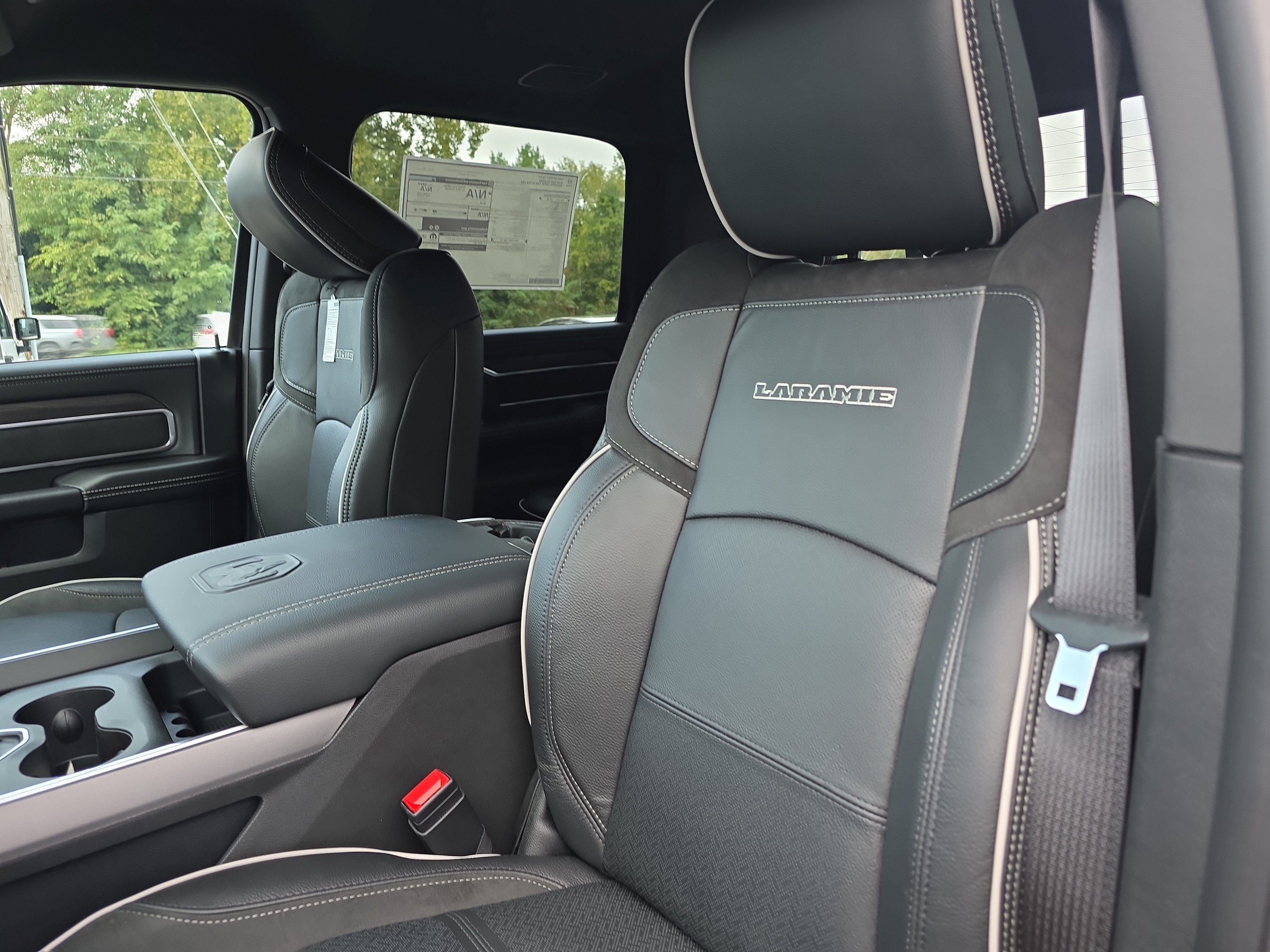 New 2027 RAM 3500 4x4 Crew Cab DRW image 4