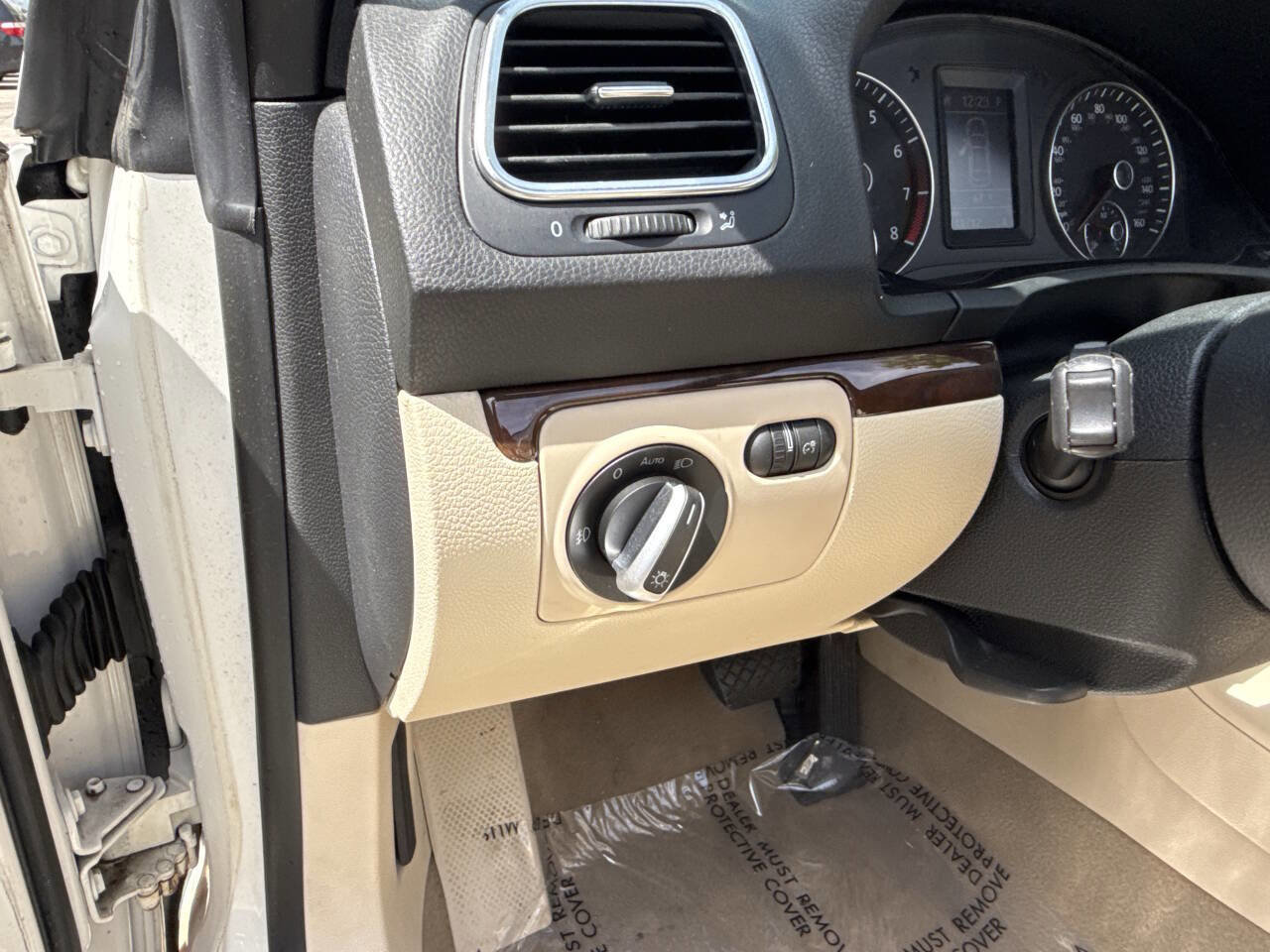 Used 2012 Volkswagen Eos Lux FWD image 34