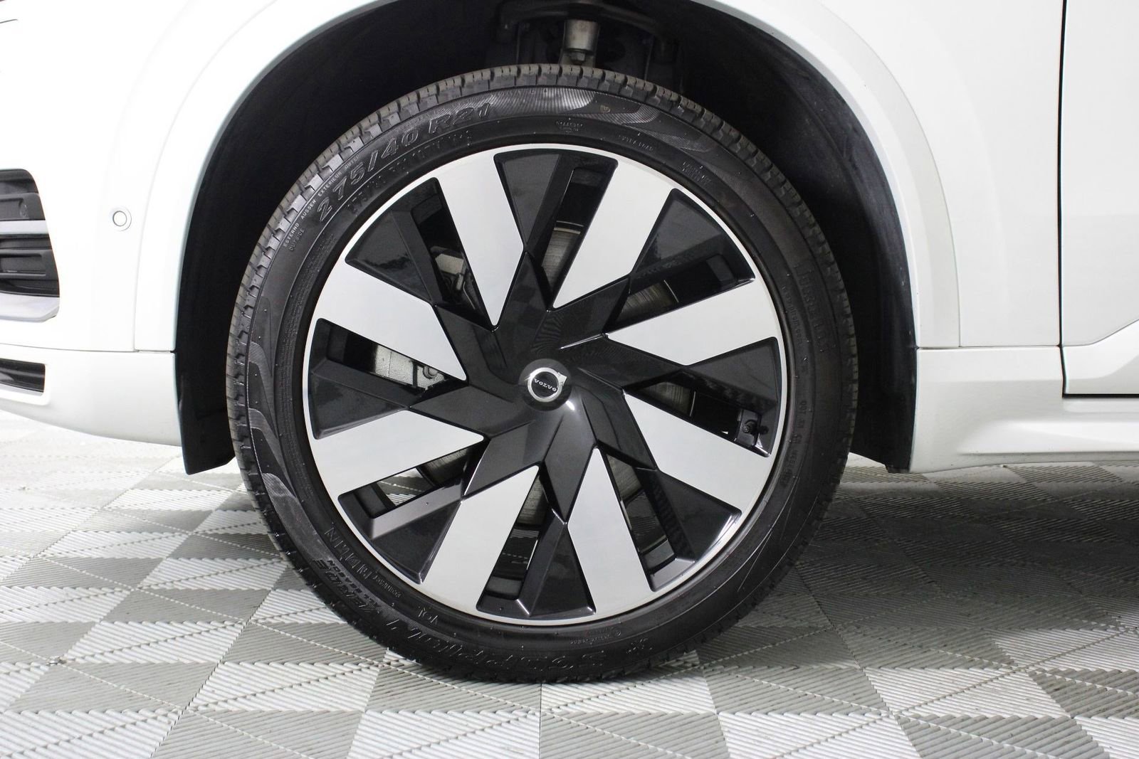 Certified 2024 Volvo XC90 T8 Plus AWD/4WD image 28