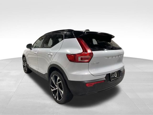 Used 2022 Volvo XC40 T5 R-Design w/ Climate Package image 4