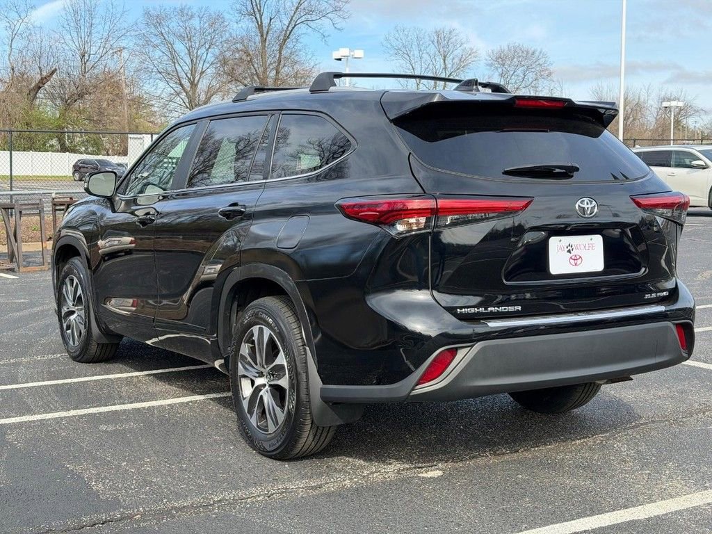 Used 2023 Toyota Highlander XLE image 7