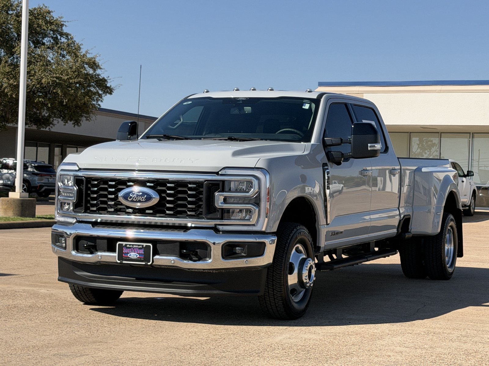 Used 2026 Ford F350 Lariat w/ Lariat Premium Package AWD/4WD image 8