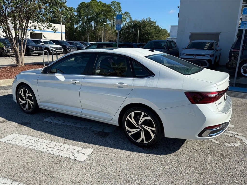 Certified 2025 Volkswagen Jetta SEL image 5