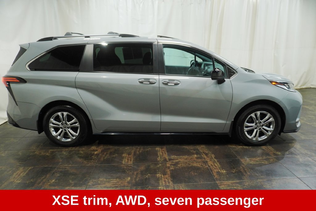 Certified 2023 Toyota Sienna XSE AWD/4WD image 4