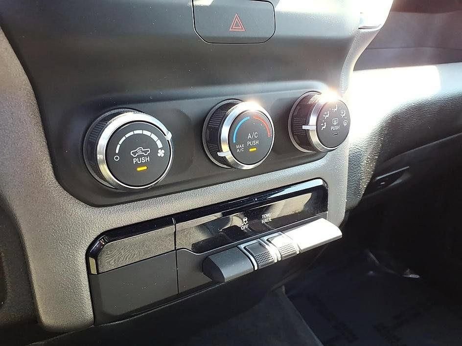 Used 2022 RAM 1500 Big Horn AWD/4WD image 32