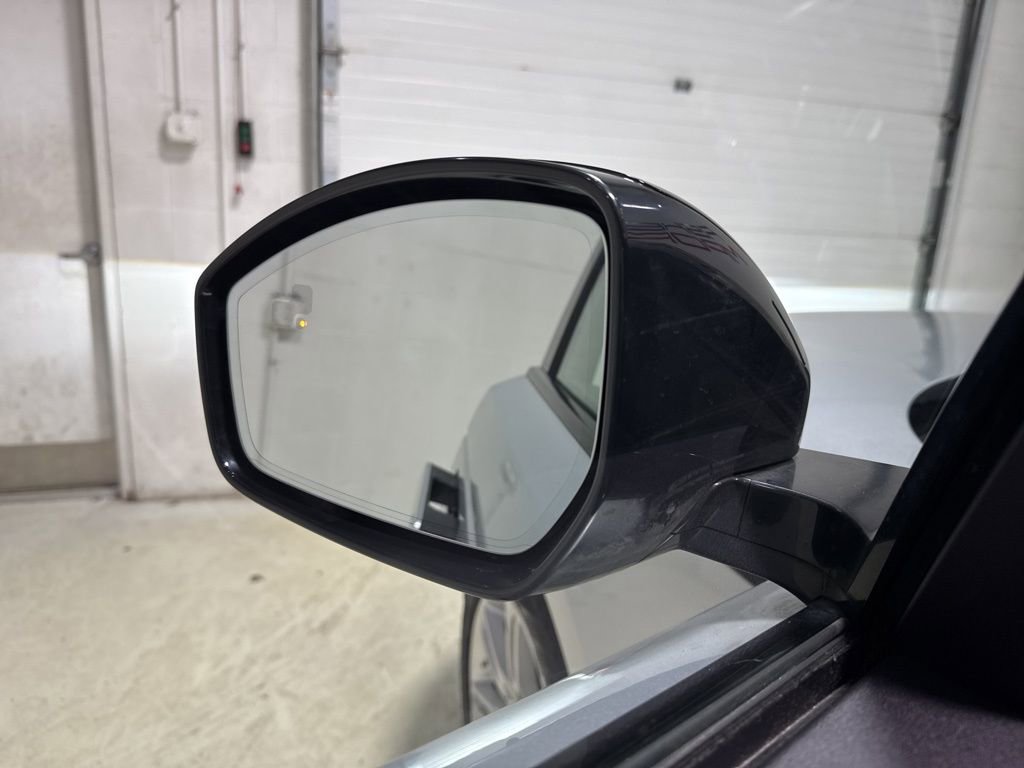 Used 2019 Land Rover Range Rover Velar S image 18