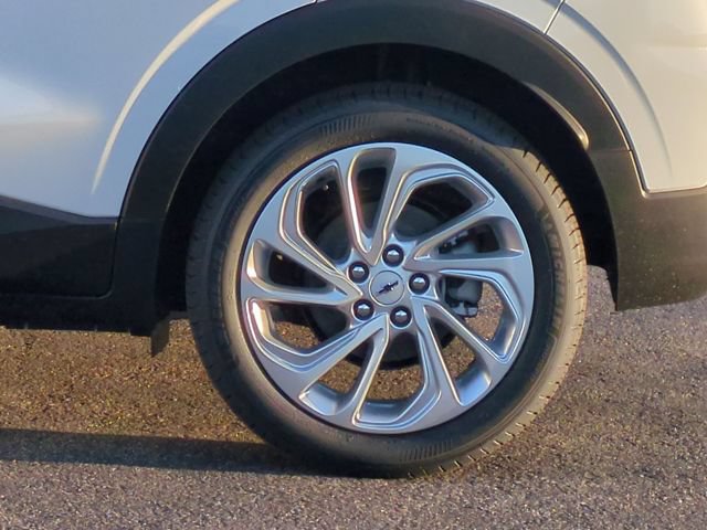 New 2027 Chevrolet Bolt LT w/ Comfort Package FWD image 32