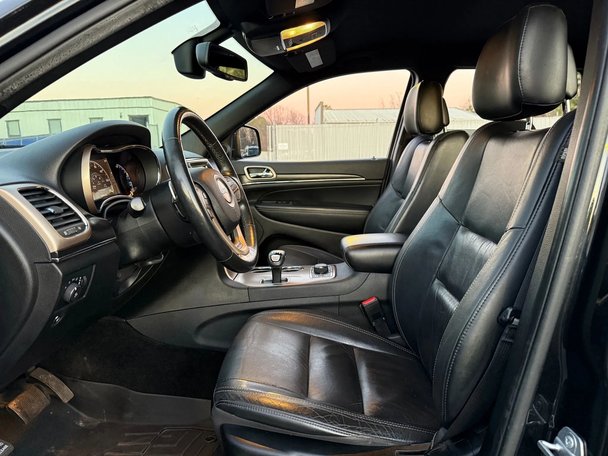 Used 2015 Jeep Grand Cherokee Limited image 2