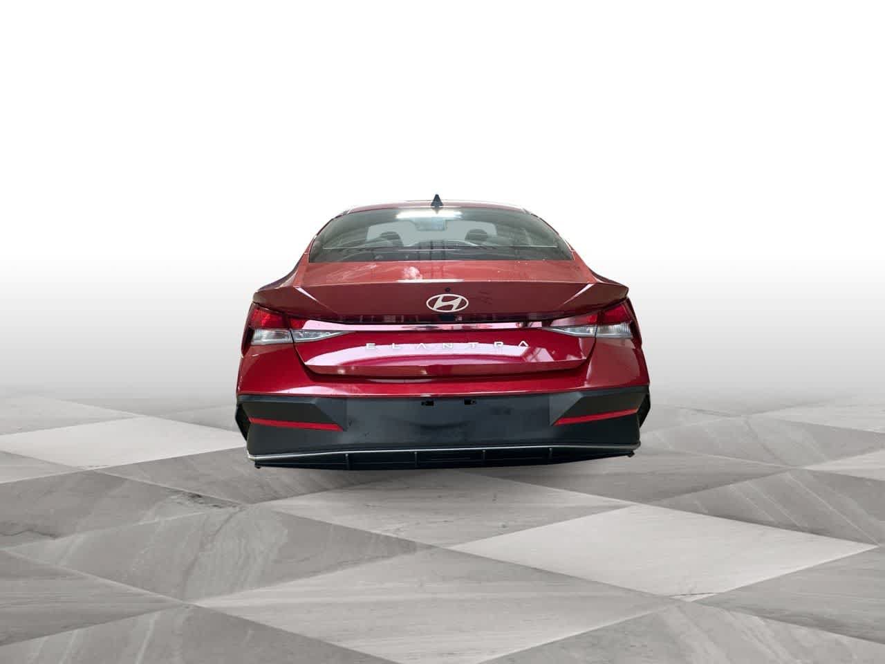 Used 2025 Hyundai Elantra SE FWD image 7
