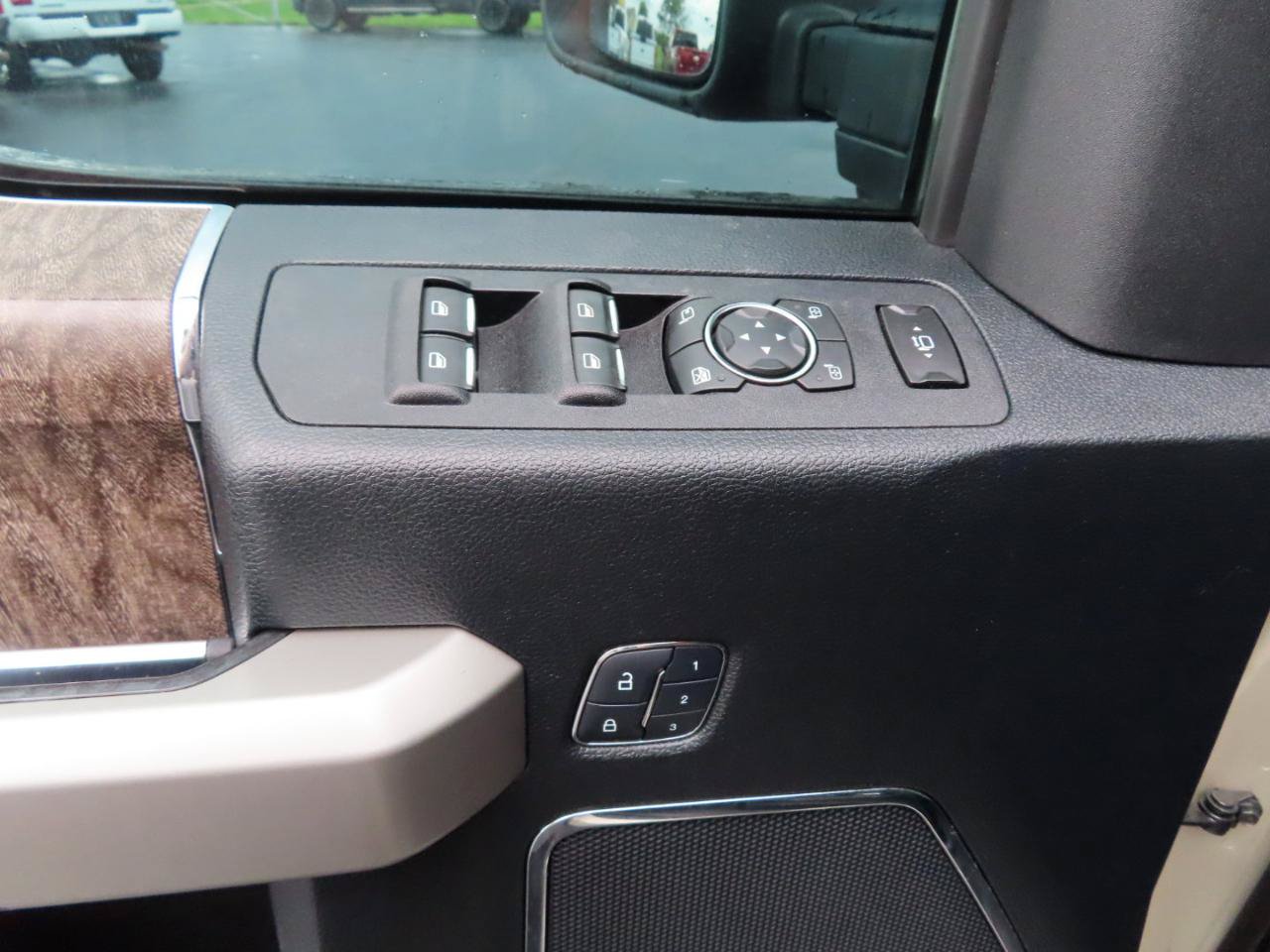 Used 2017 Ford F350 Lariat w/ Lariat Ultimate Package AWD/4WD image 28