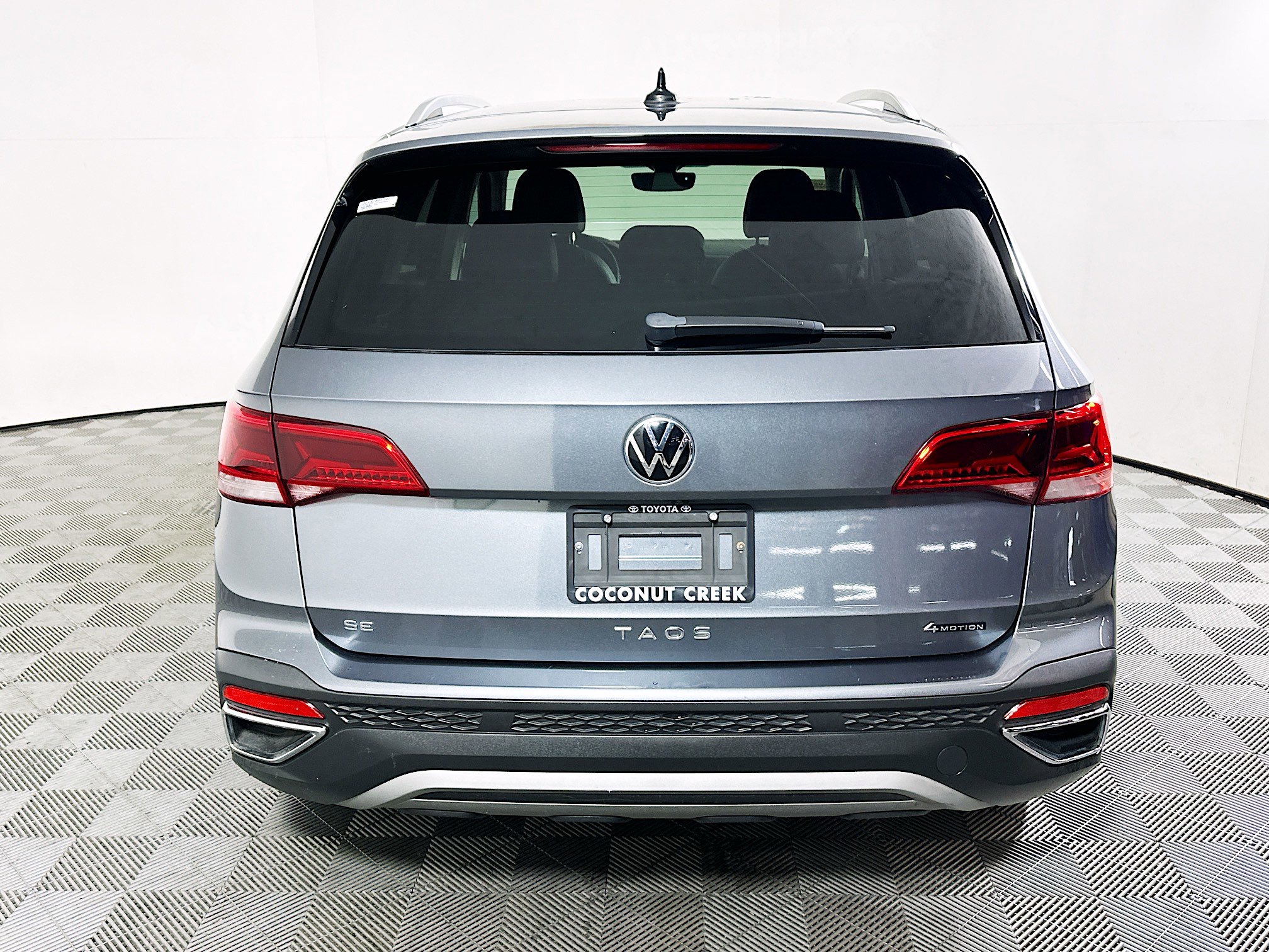 Used 2022 Volkswagen Taos SE w/ IQ.Drive SE Package AWD/4WD image 4