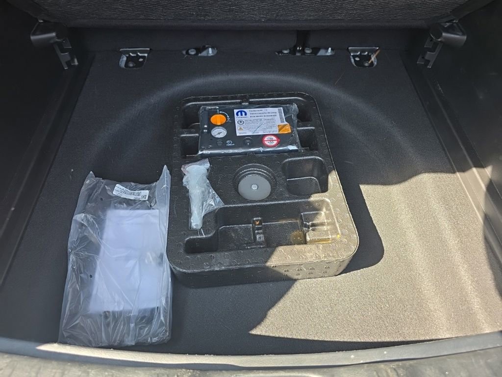 Used 2025 Jeep Compass Latitude image 32