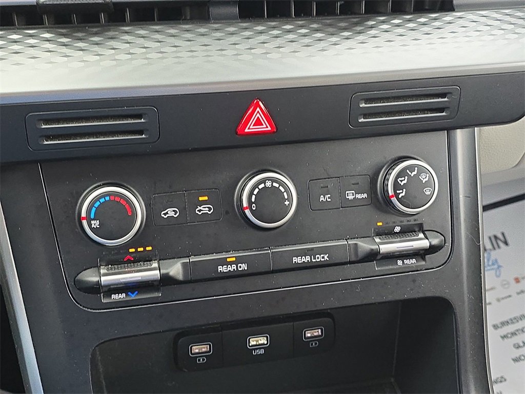 Used 2023 Kia Carnival LX image 24