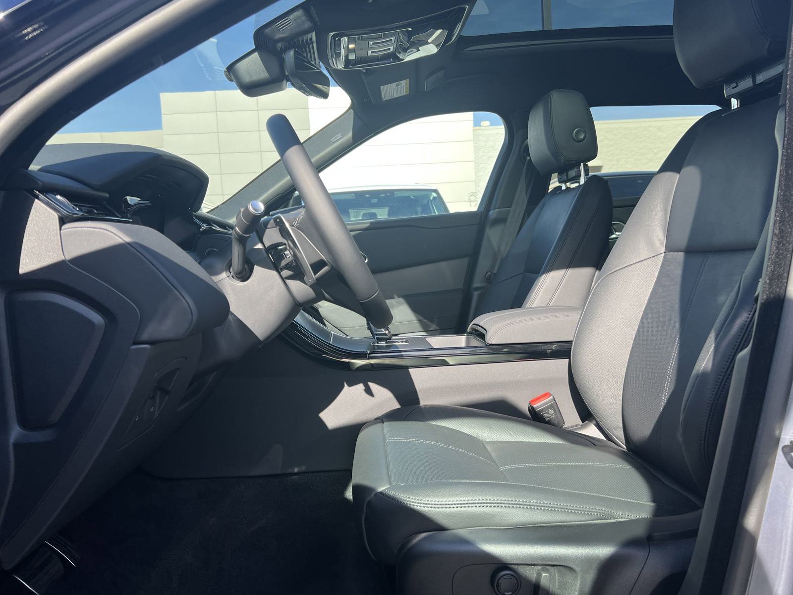 New 2025 Land Rover Range Rover Velar Dynamic SE image 22