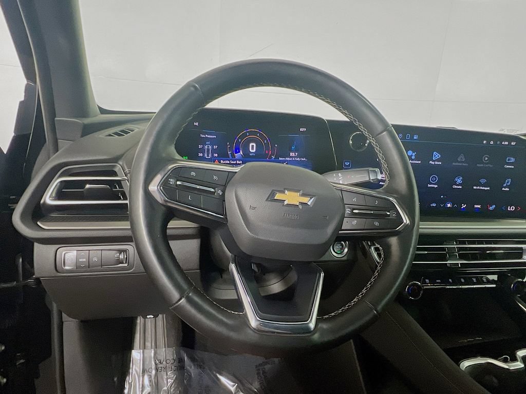 Used 2025 Chevrolet Traverse LT FWD image 10