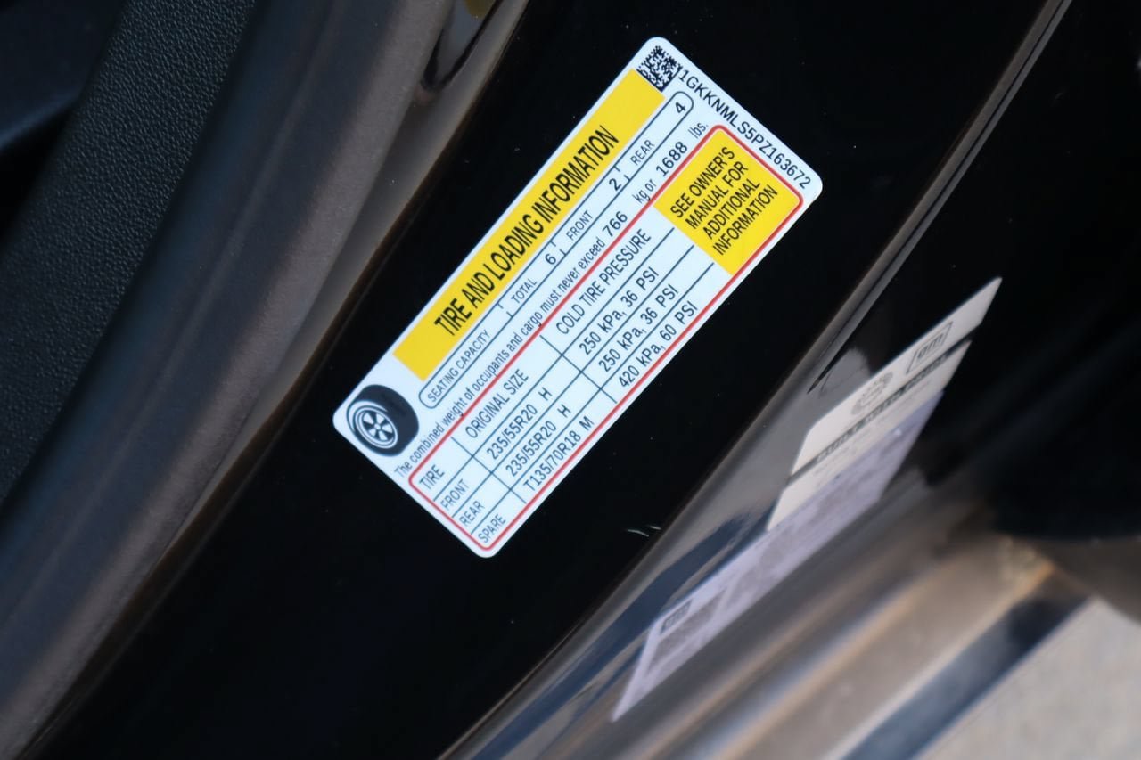 Used 2023 GMC Acadia SLT w/ Elevation Edition FWD image 34