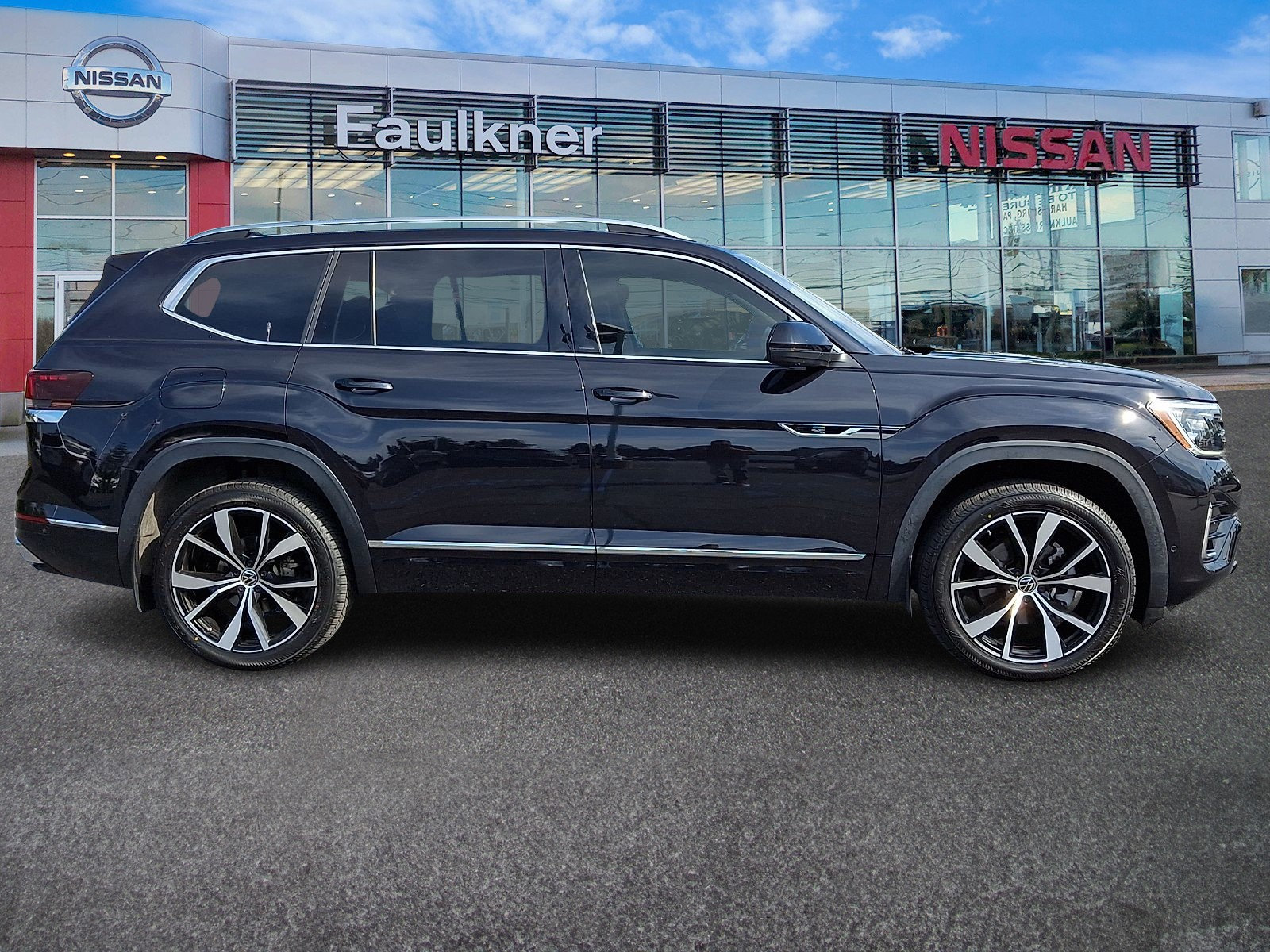 Used 2024 Volkswagen Atlas SEL Premium R-Line AWD/4WD image 5