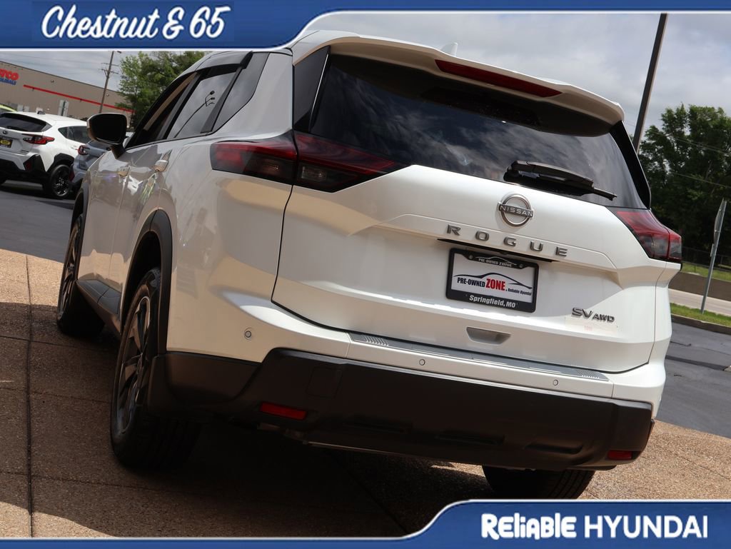 Used 2024 Nissan Rogue SV AWD/4WD image 4