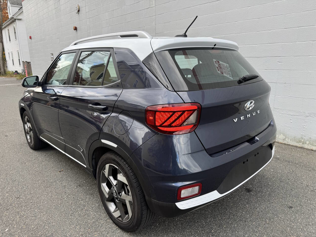 Used 2023 Hyundai Venue Limited w/ Cargo Package image 7