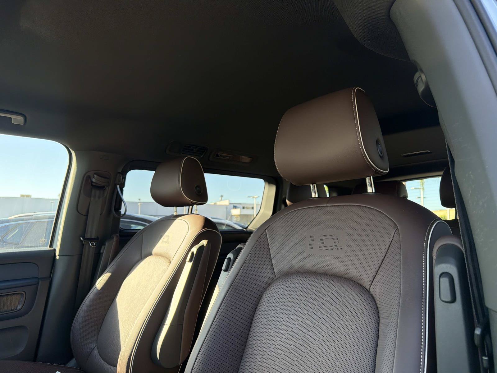 Certified 2025 Volkswagen ID. Buzz Pro S Plus RWD image 15