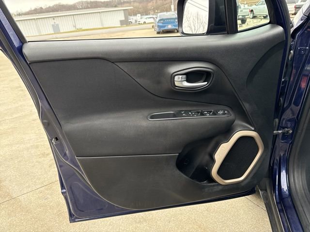 Used 2017 Jeep Renegade Latitude w/ Cold Weather Group image 20