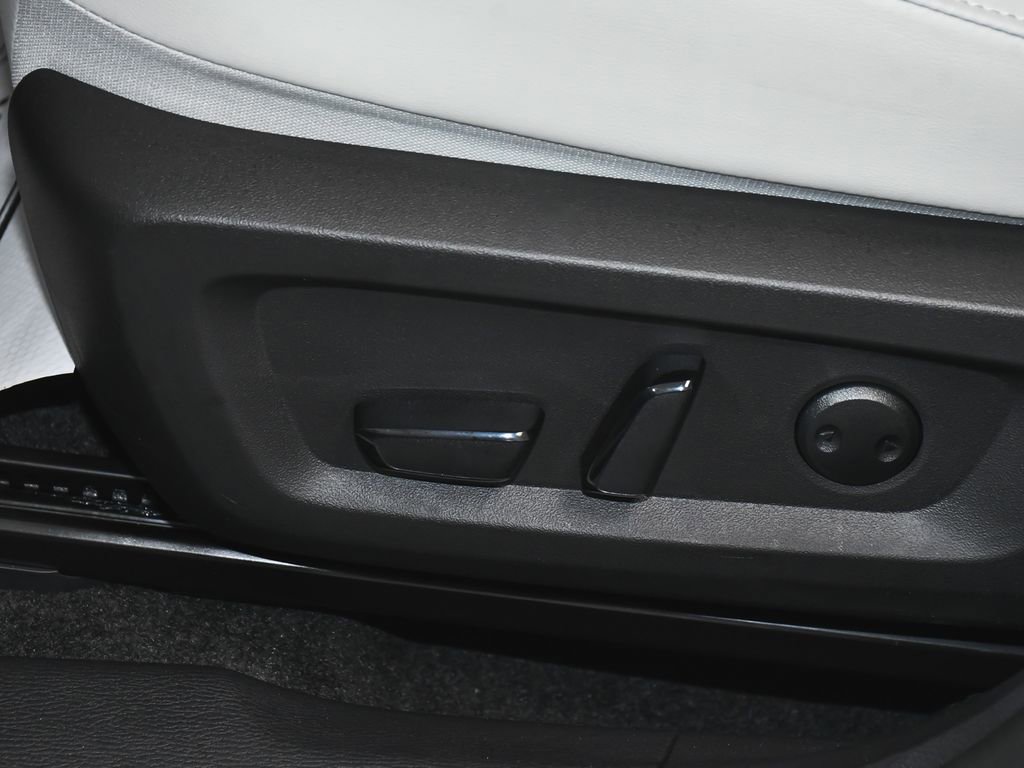 Used 2025 Mitsubishi Outlander SE image 45