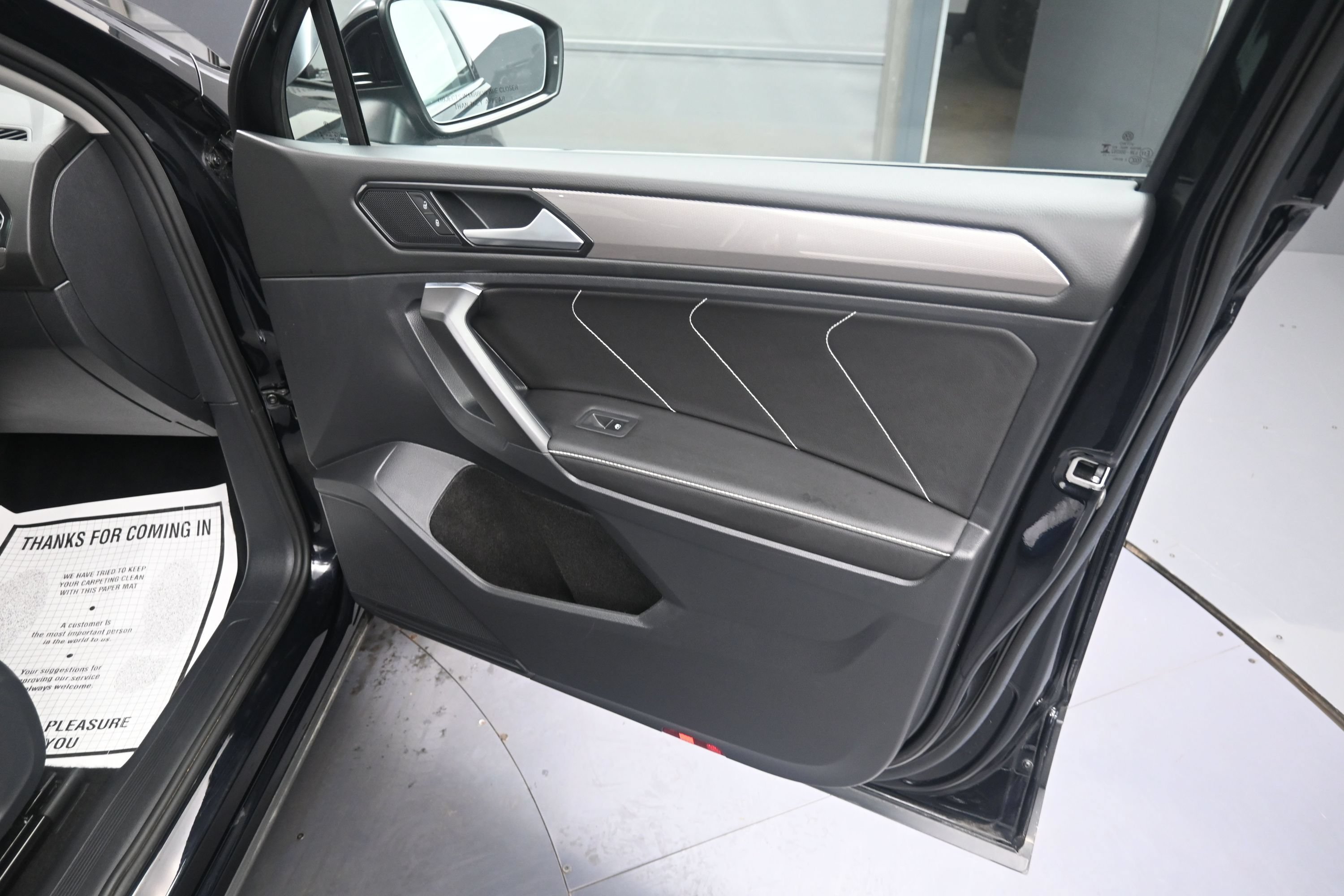 Used 2023 Volkswagen Tiguan SE w/ Panoramic Sunroof Package AWD/4WD image 43