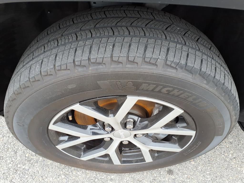 Used 2024 Jeep Grand Cherokee L Limited w/ Luxury Tech Group II image 10