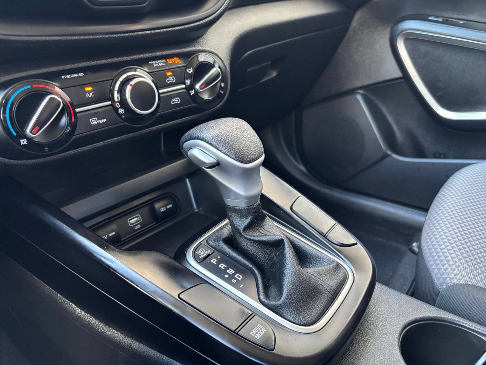 Used 2025 Kia Soul LX w/ LX Technology Package FWD image 38