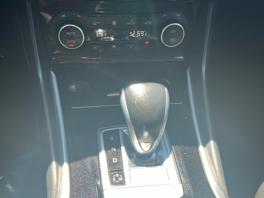Used 2018 INFINITI QX30 w/ Cargo Package FWD image 21
