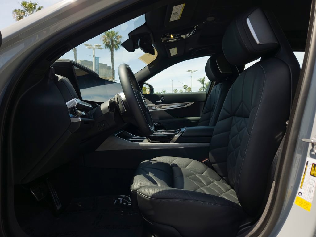 Used 2024 BMW 740i w/ Premium Package image 8