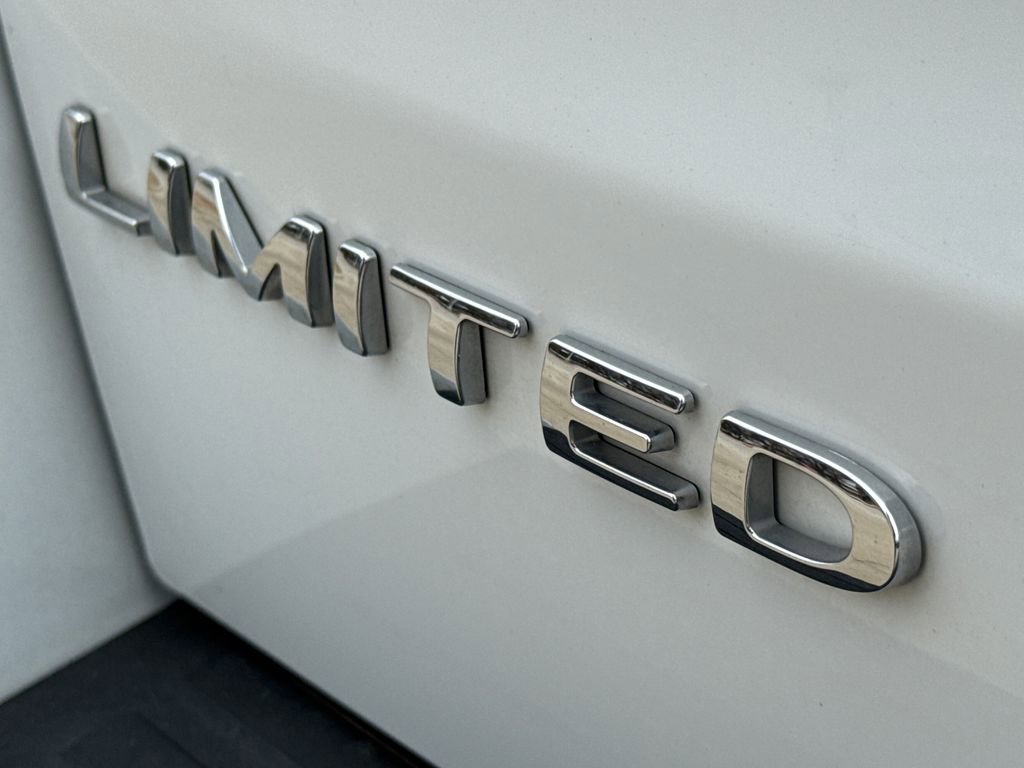 Used 2024 Ford Expedition Limited image 9
