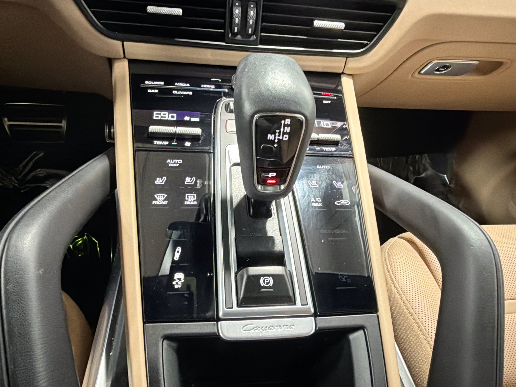 Certified 2023 Porsche Cayenne Turbo AWD/4WD image 34