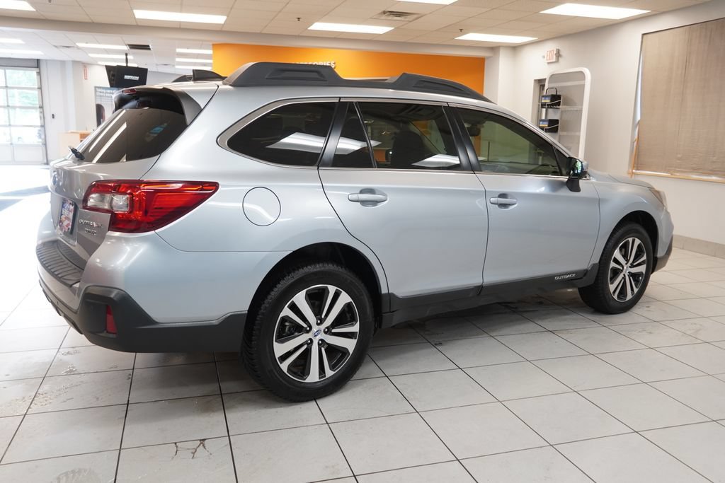 Used 2018 Subaru Outback 3.6R Limited AWD/4WD image 14