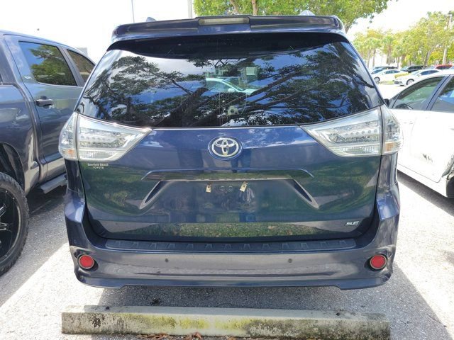 Used 2019 Toyota Sienna SE w/ SE Preferred Package FWD image 5