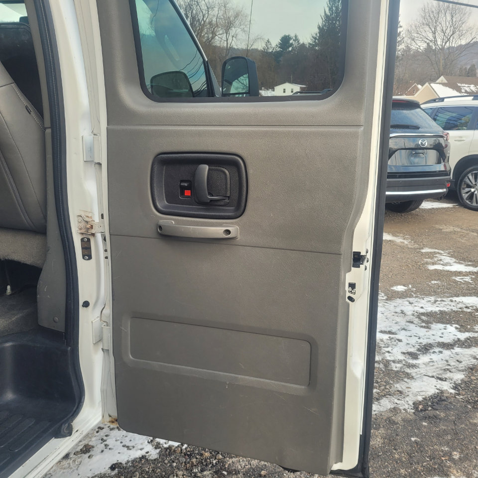 Used 2016 Chevrolet Express 3500 LT w/ LT Preferred Equipment Group image 29