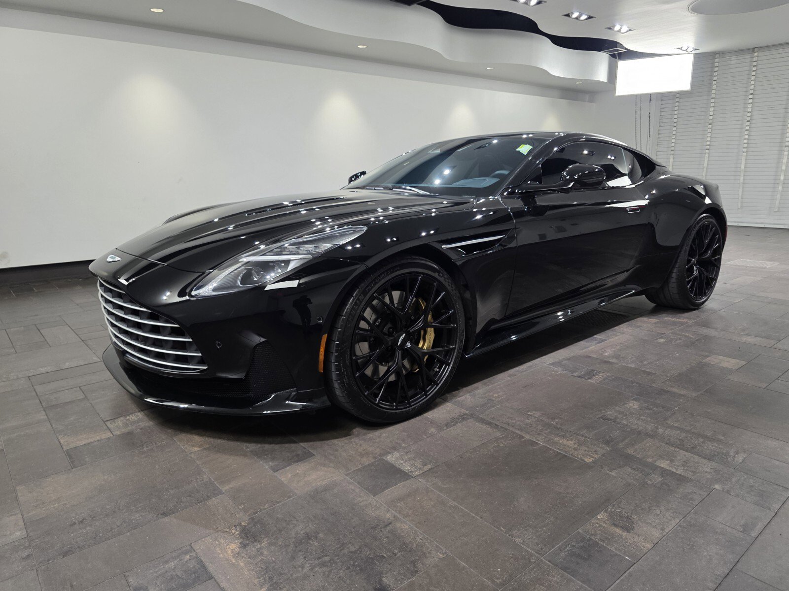 Used 2025 Aston Martin DB12 Coupe image 27