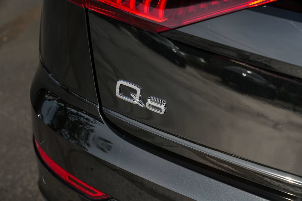 Used 2022 Audi Q8 Prestige w/ Prestige Package AWD/4WD image 17