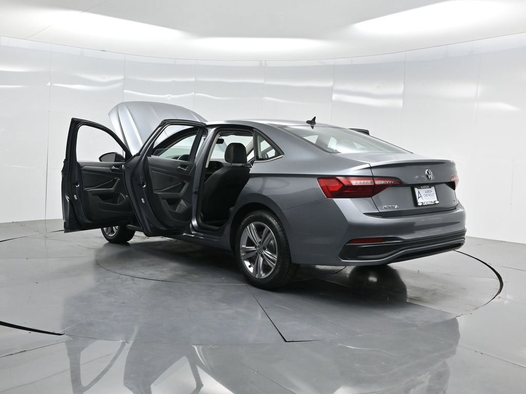 Used 2022 Volkswagen Jetta SE image 55