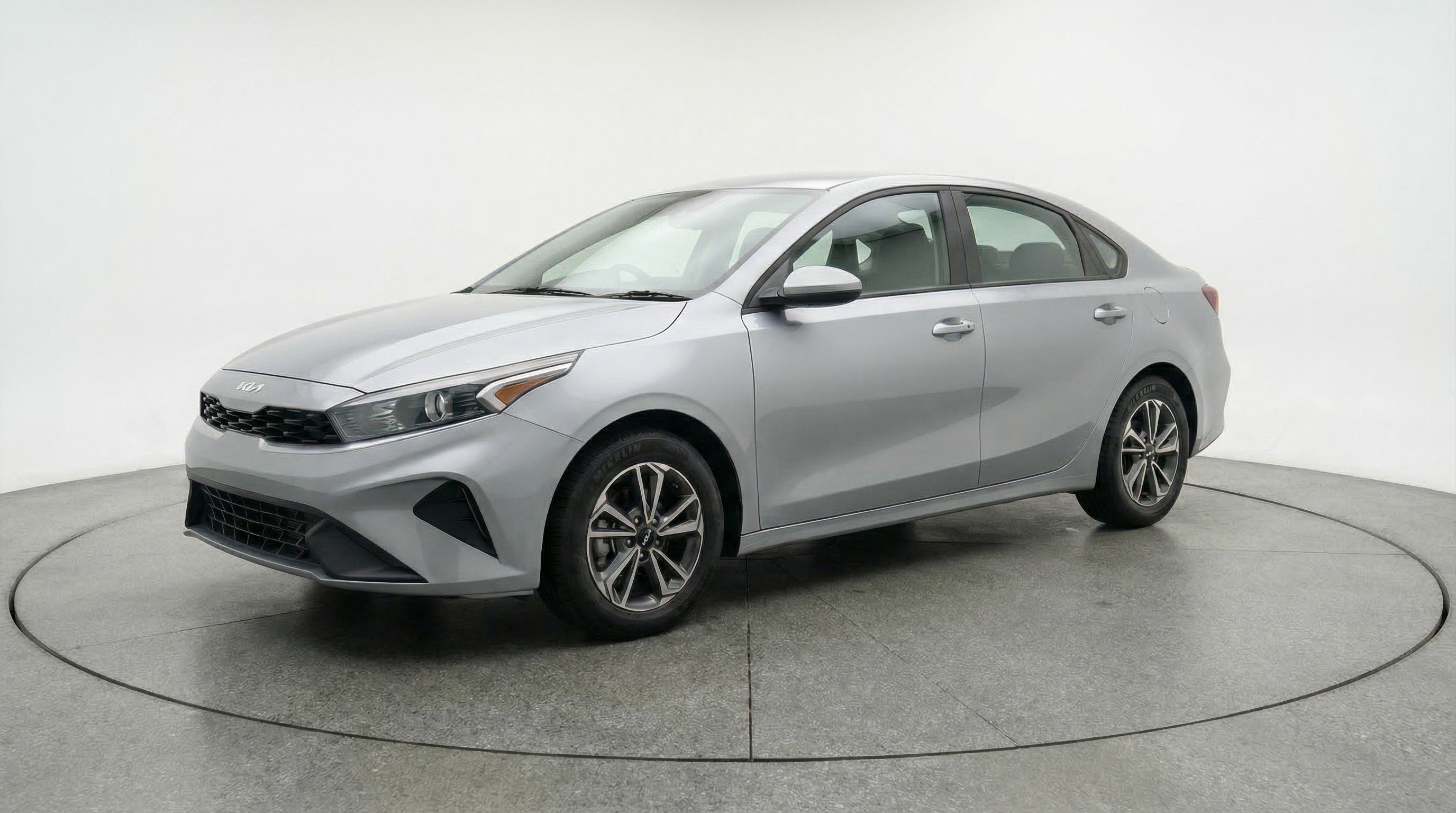 Used 2024 Kia Forte LXS image 3