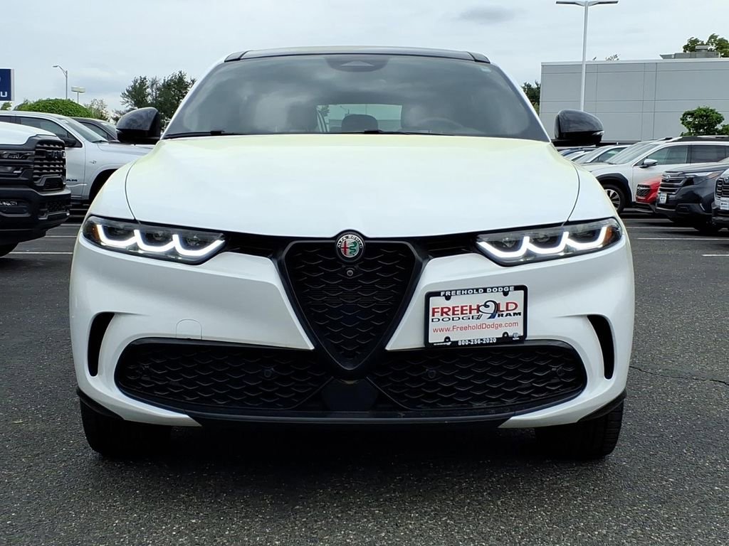 Used 2024 Alfa Romeo Tonale Veloce w/ Active Assist Package AWD/4WD image 2