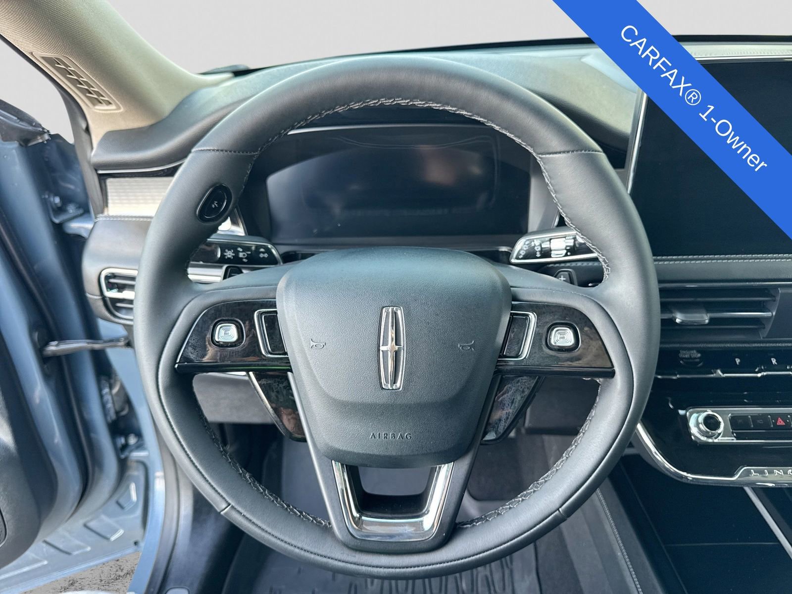 Used 2025 Lincoln Corsair AWD w/ Equipment Group 101A image 27
