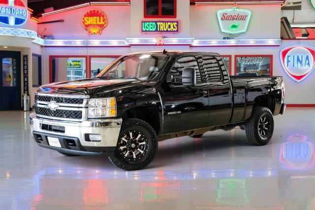 Used 2011 Chevrolet Silverado 2500 LTZ w/ LTZ Plus Package AWD/4WD image 2