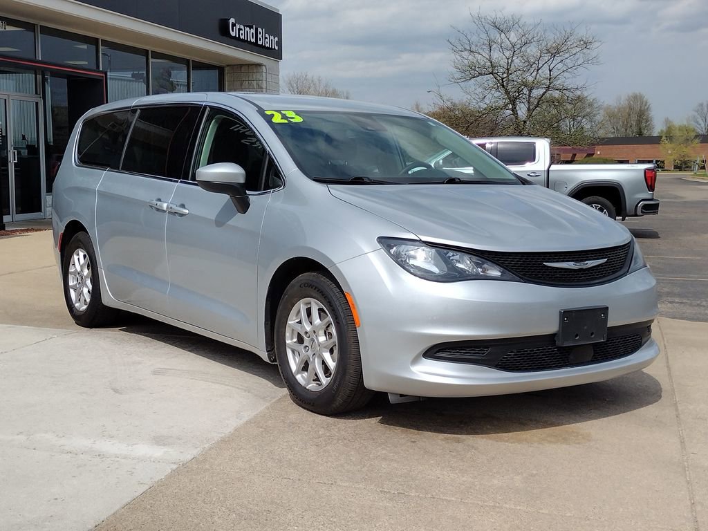 Used 2023 Chrysler Voyager LX FWD image 14